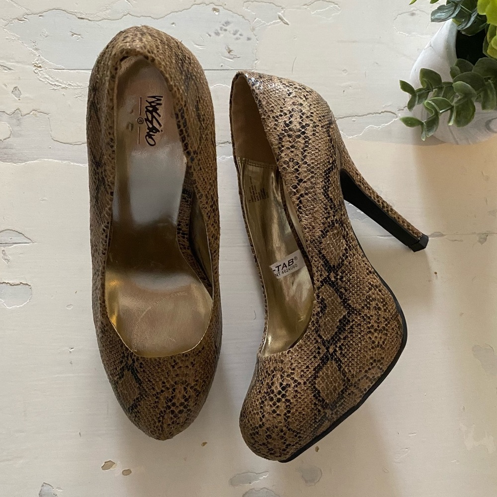 Mossimo SnakeSkin Round Toe Heels